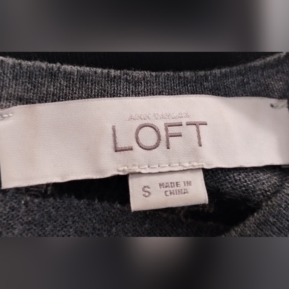Gray Polka Dot Short Sleeve Sweater from Anne Taylor LOFT ~ Size Small ~SO Cute! - Picture 11 of 12